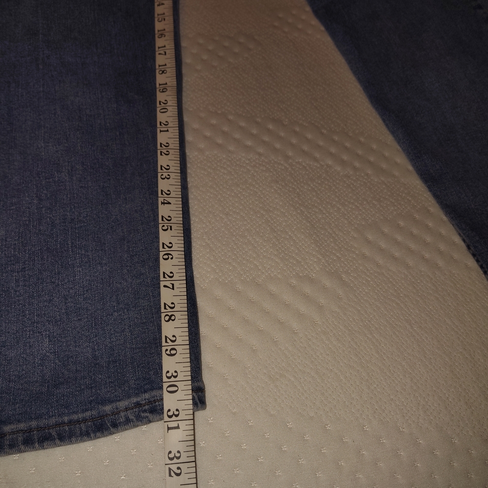 Wrangler Men's Relaxed Fit Denim Jeans - Picture 3 of 10